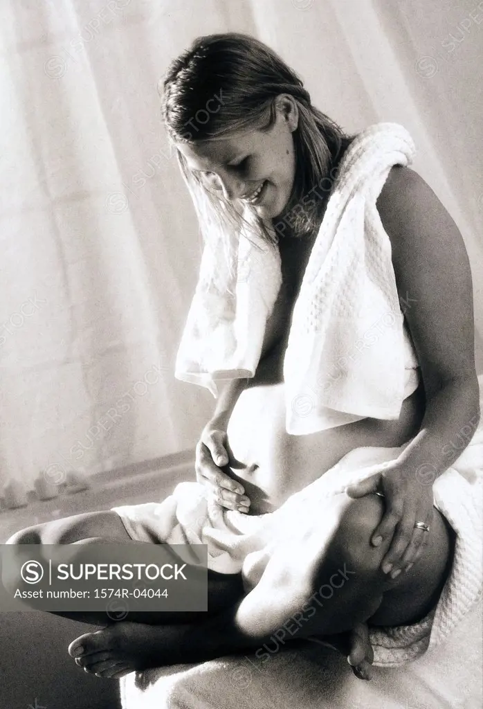 Pregnant woman touching her abdomen