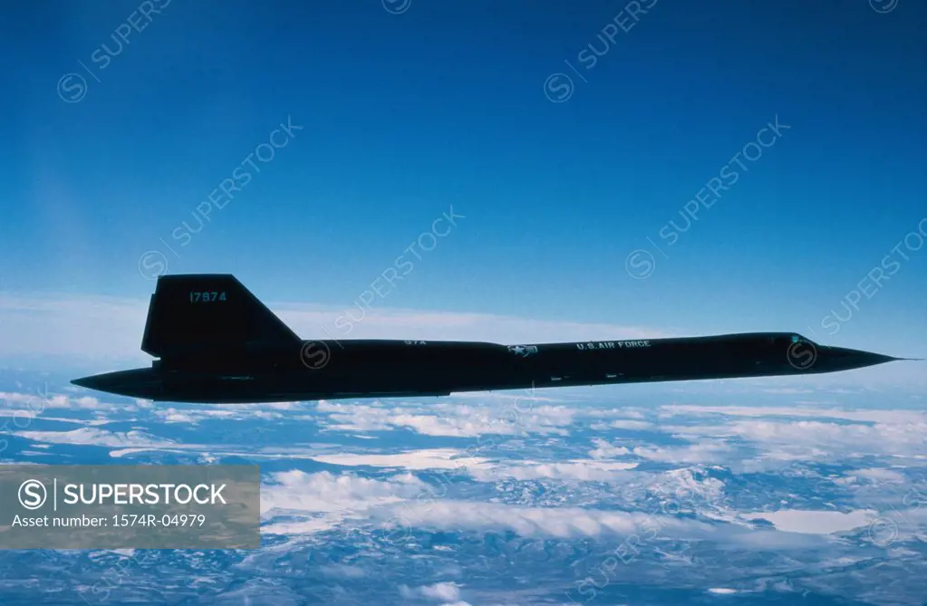 Side profile of an SR-71A Blackbird in flight
