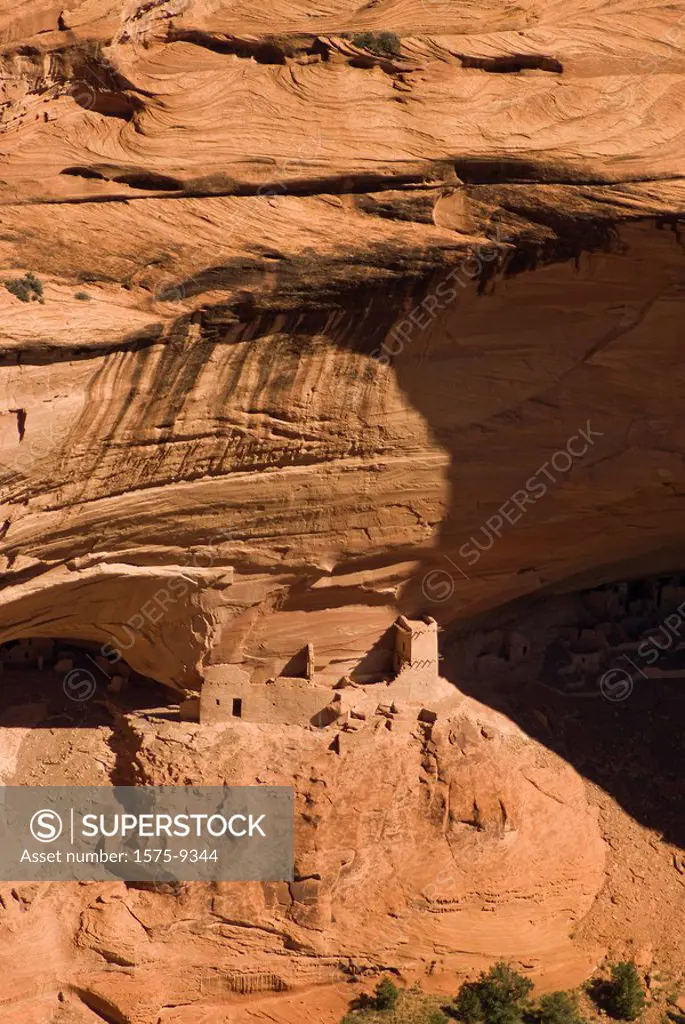 USA, Arizona, Chinle. Canyon de Chelly National Monument in the Navajo Indian Reserve. Mummy Cave Ruin