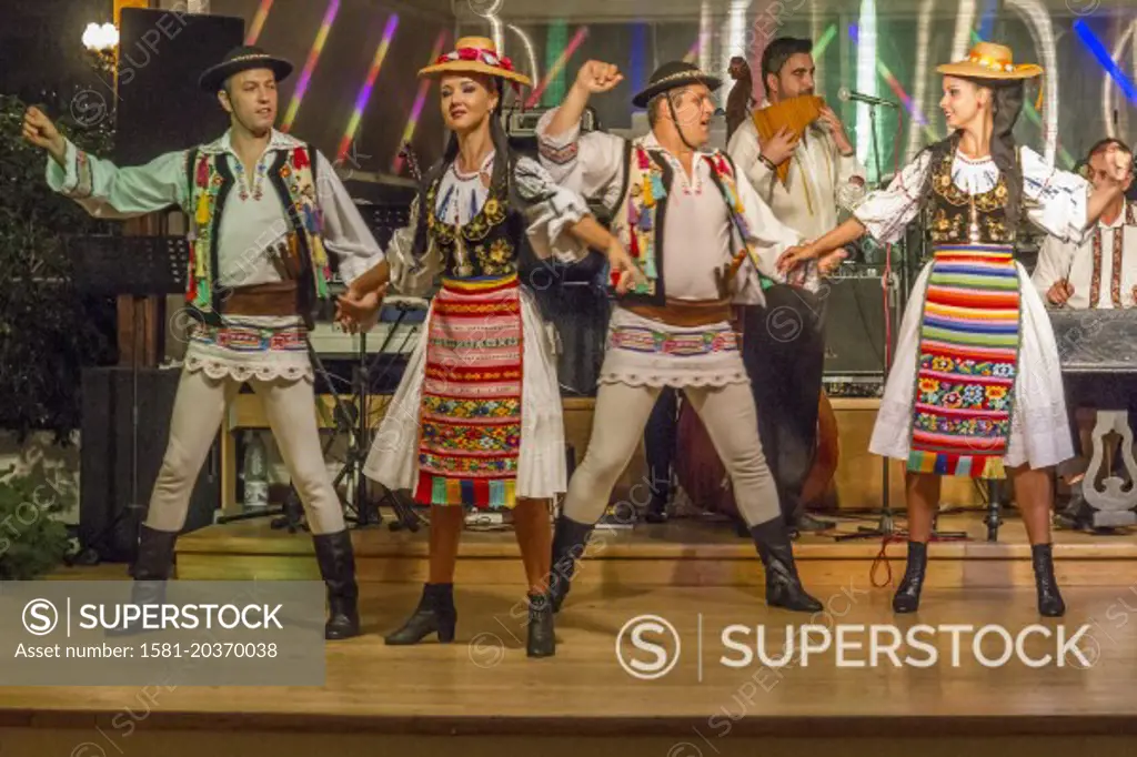 Romania, Folk dancers