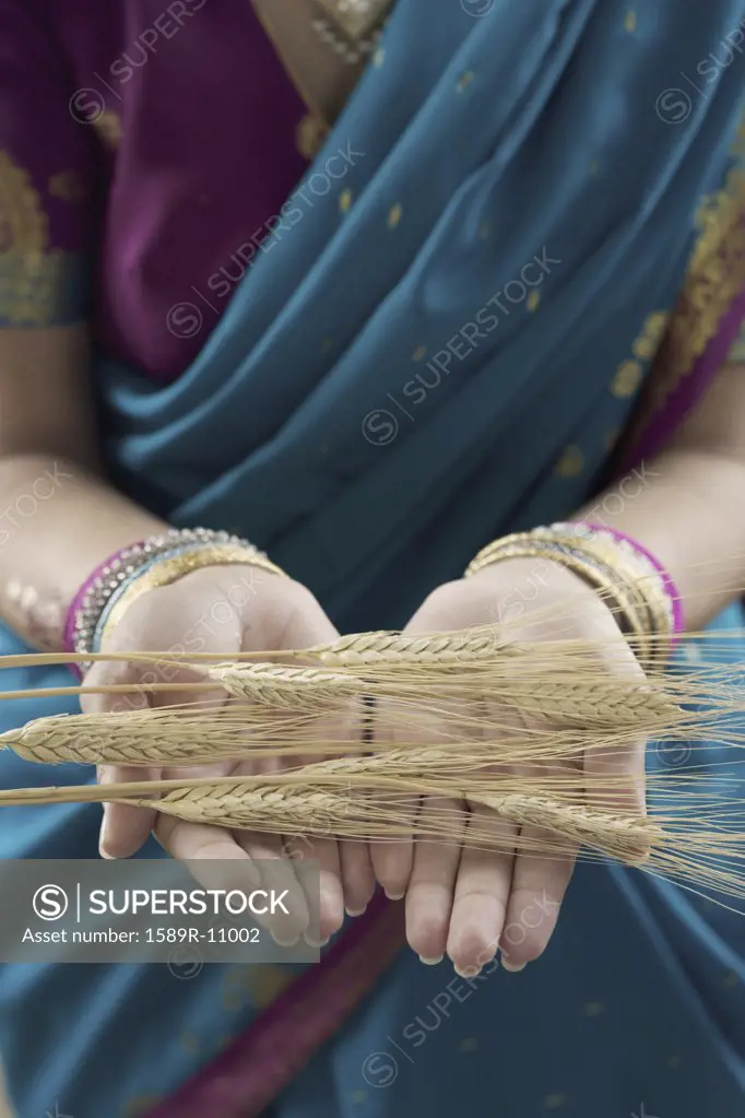 Mid section view of a woman holding husk