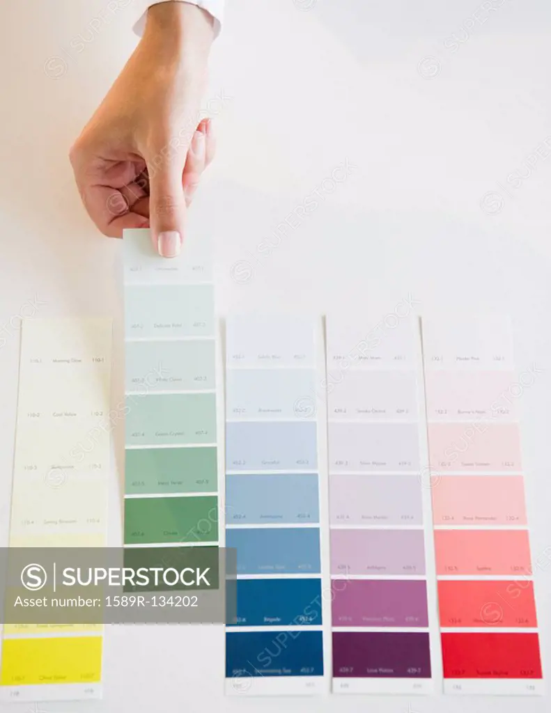 Hand selecting color swatch