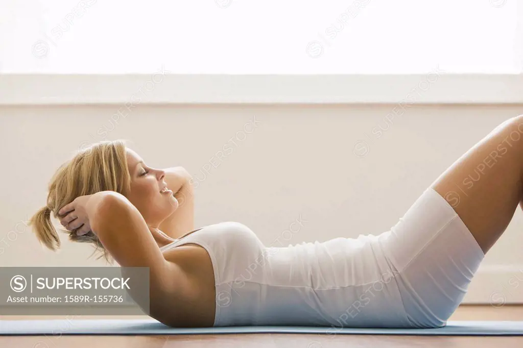 Caucasian woman doing sit_ups