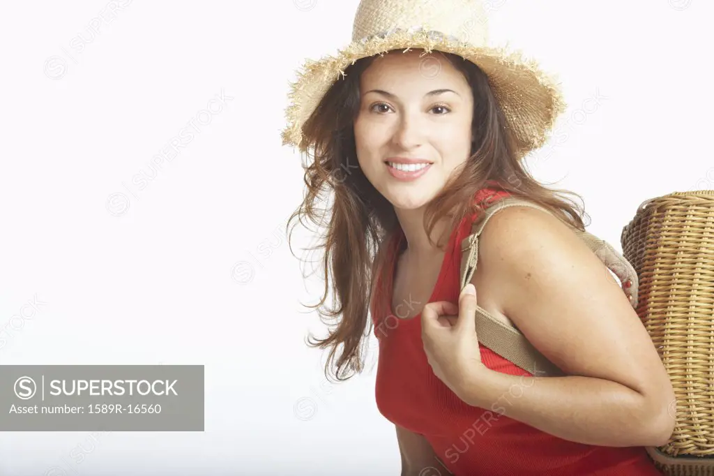 Young woman posing for the camera in a straw hat