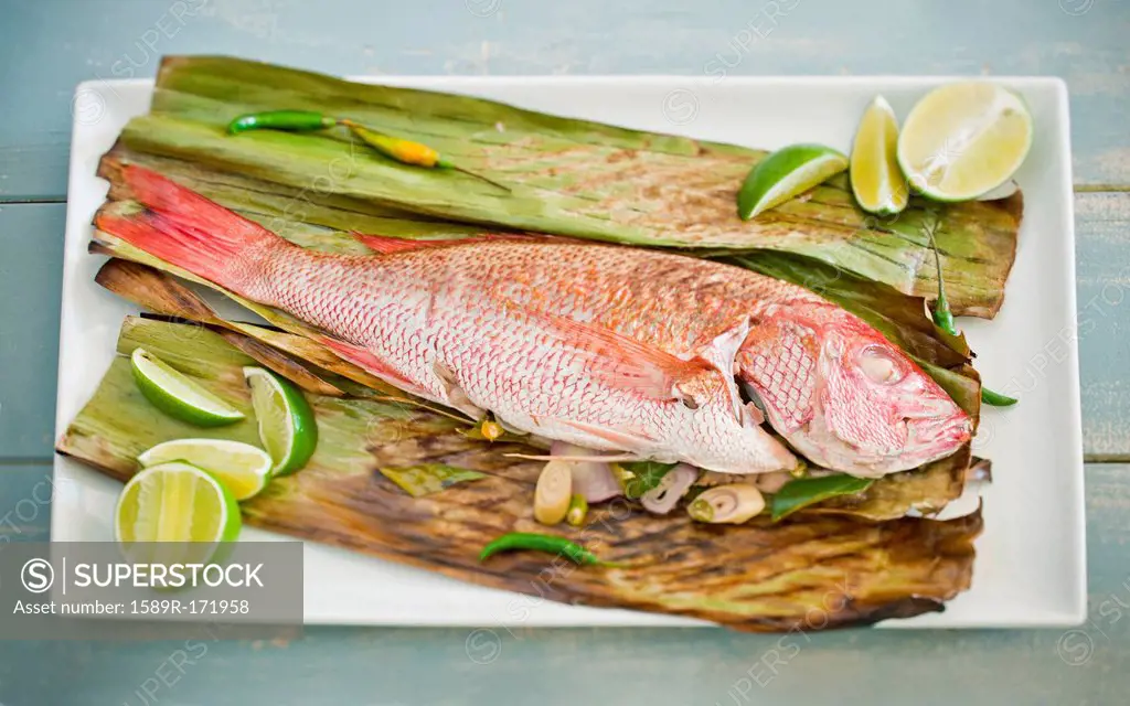 Fish on lime and corn husk