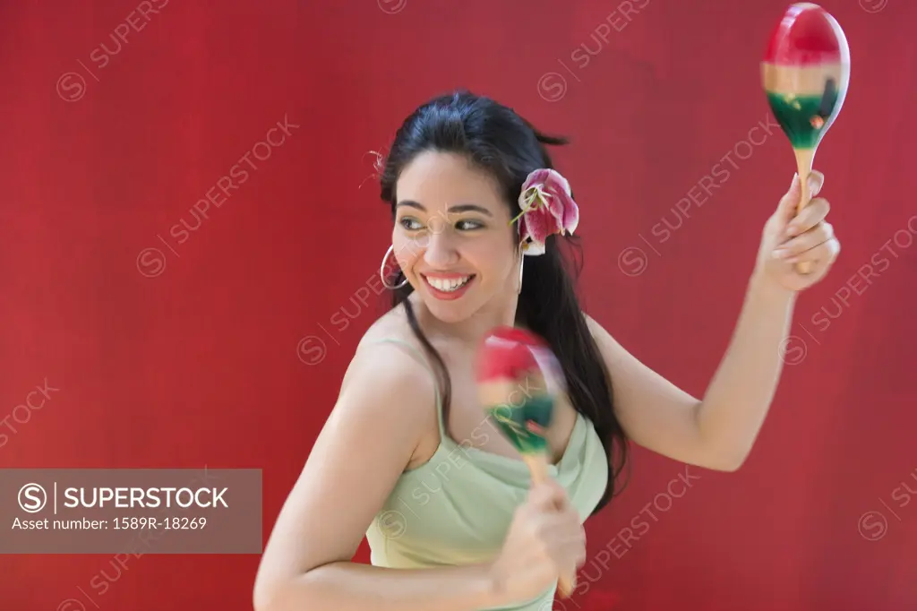 Woman dancing with maracas