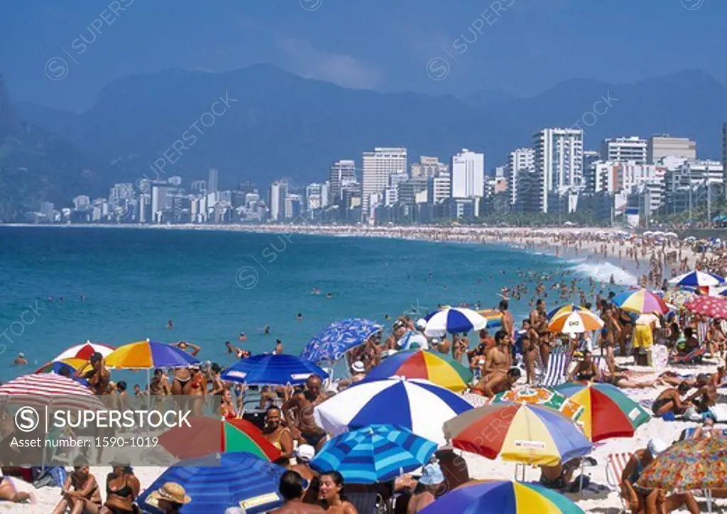 Brazil, Rio De Janeiro, Ipanema, Big crowd of people on beach