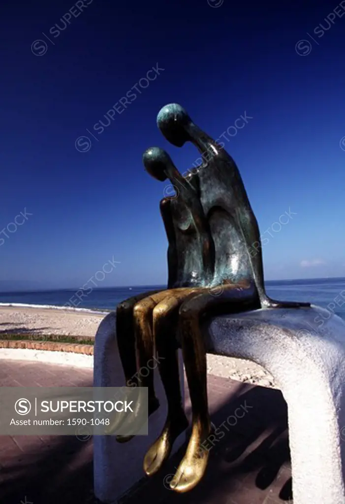 Mexico, Puerto Vallarta, Bronze sculpture representing sitting people.
