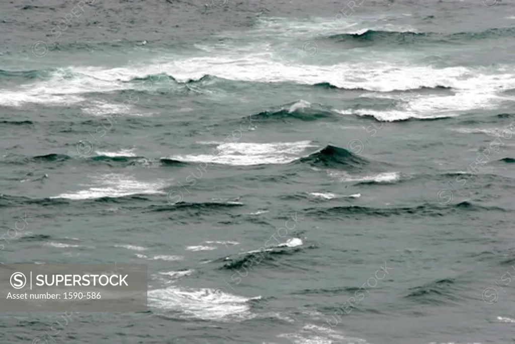 New Zaeland, Aupouri Peninsula, Cape Reinga, view of waves at sea