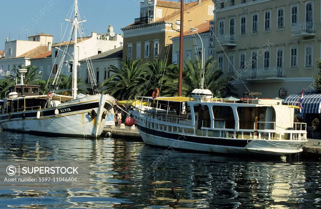 Croatia, Balkans, Adriatic, harbour, port, Istrien, Kvarner Gulf, Mediterranean Sea, Cres, ships, holiday ships, holiday boats, fishing harbour