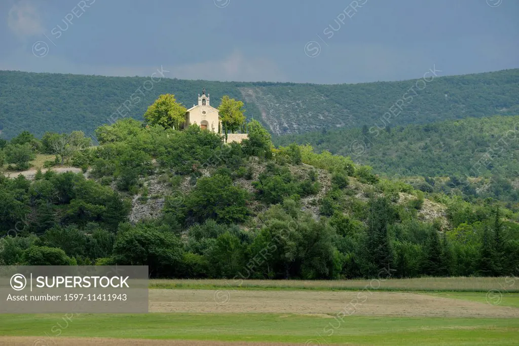 Europe, France, Provence, Alpes-de-Haute-Provence, chapel, landscape