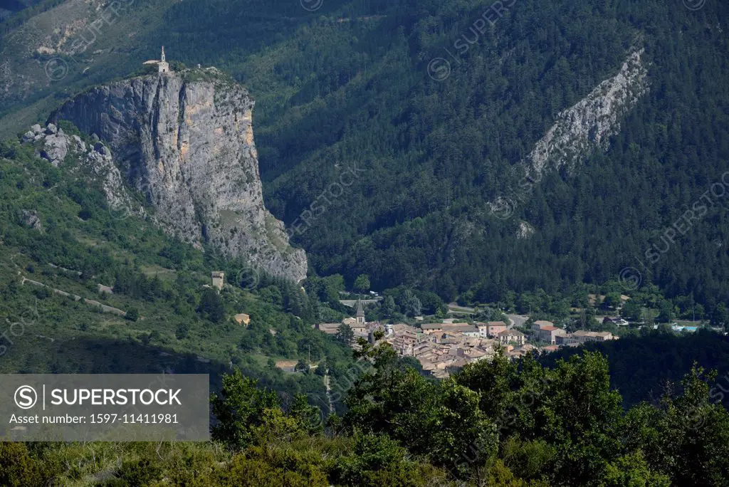 Europe, France, Provence-Alpes-Côte d'Azur, Castellane, rock, cliff, church