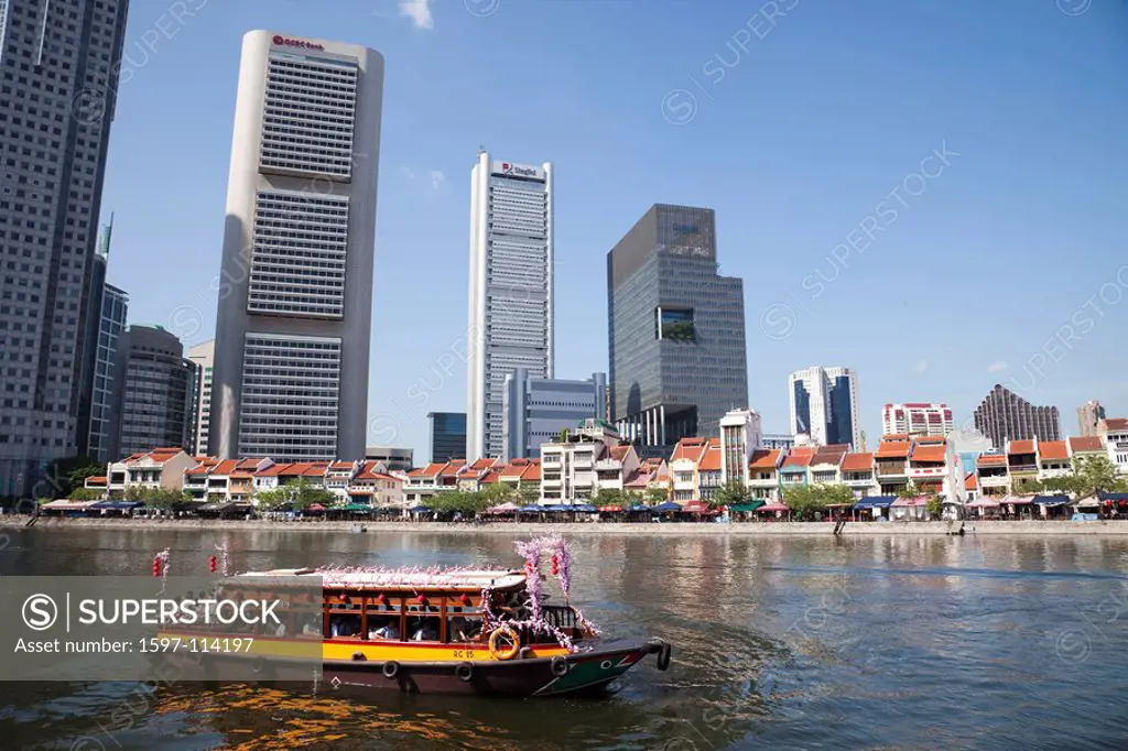 Singapore, Tour Boats on Singapore River and City Skyline