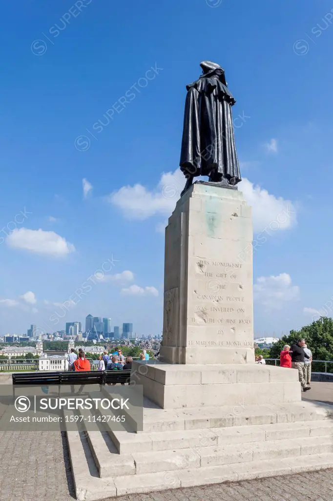 England, London, Greenwich, Greenwich Park, General Wolfe Statue and Docklands Skyline