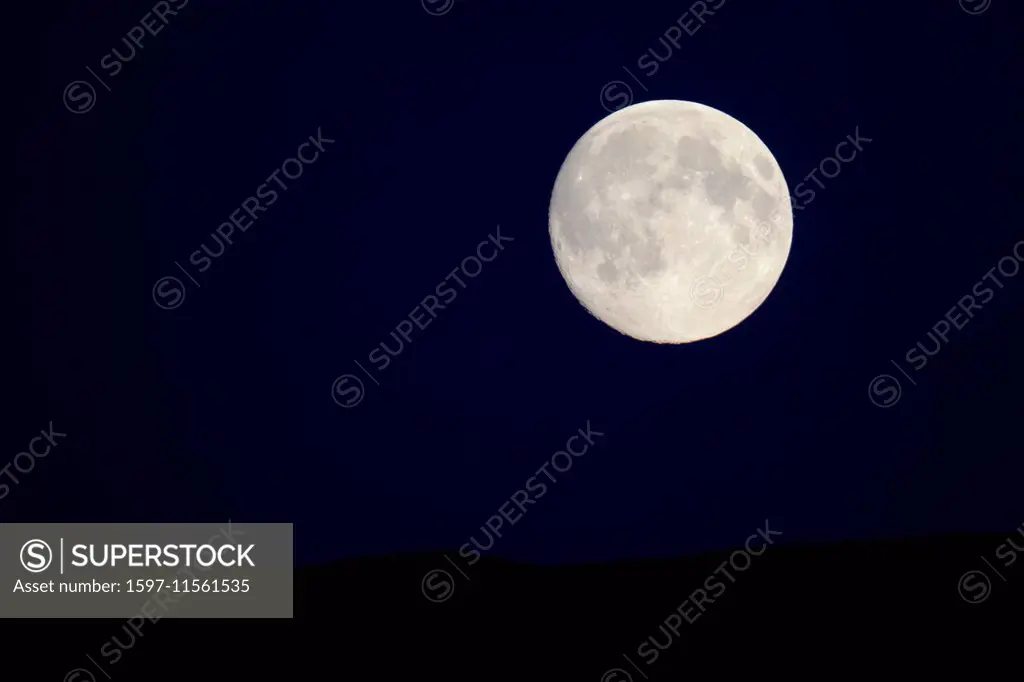 Evening, sky, heavenly body, horizon, skyline, moon, night, night sky, Scottish highlands, Scotland, Europe, summer, UK, full moon, blue, large, full,...