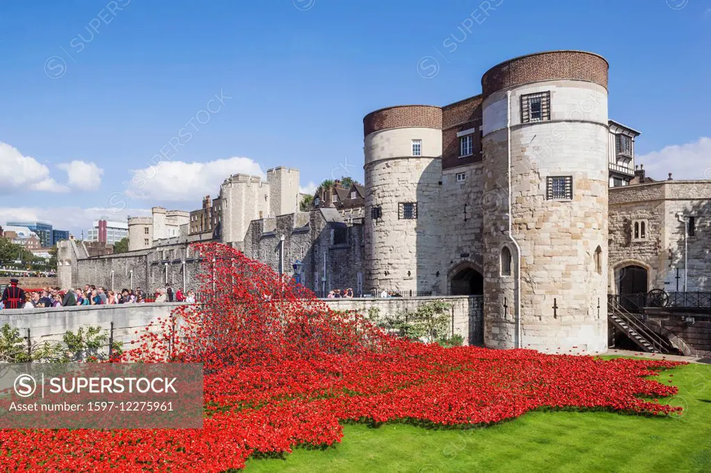England, London, Tower of London, The Byward Tower Entrance and Poppies