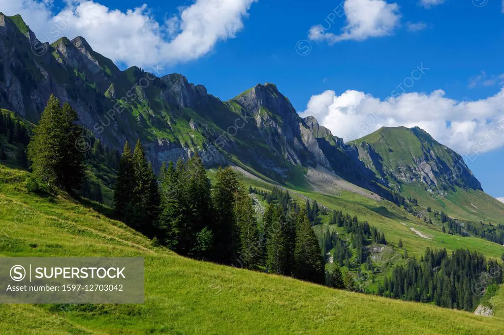 Mountain range on Pragelpass, from the Mieserenstock to the Gantspitz, Schwyz, Switzerland