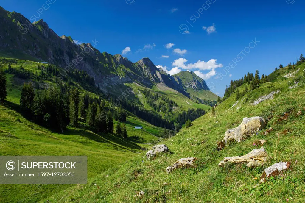 Mountain range on Pragelpass, from the Mieserenstock to the Gantspitz, Schwyz, Switzerland
