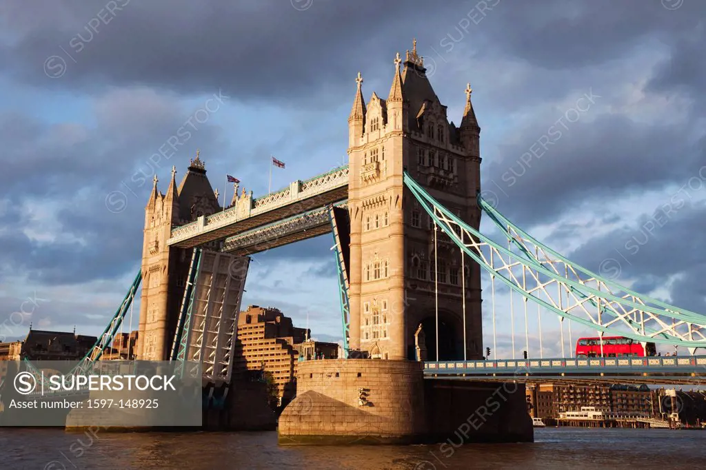 UK, United Kingdom, Europe, Great Britain, Britain, England, London, Tower Bridge, Thames River, River Thames, Landmark, Bridge, Bridges, Tourism, Tra...