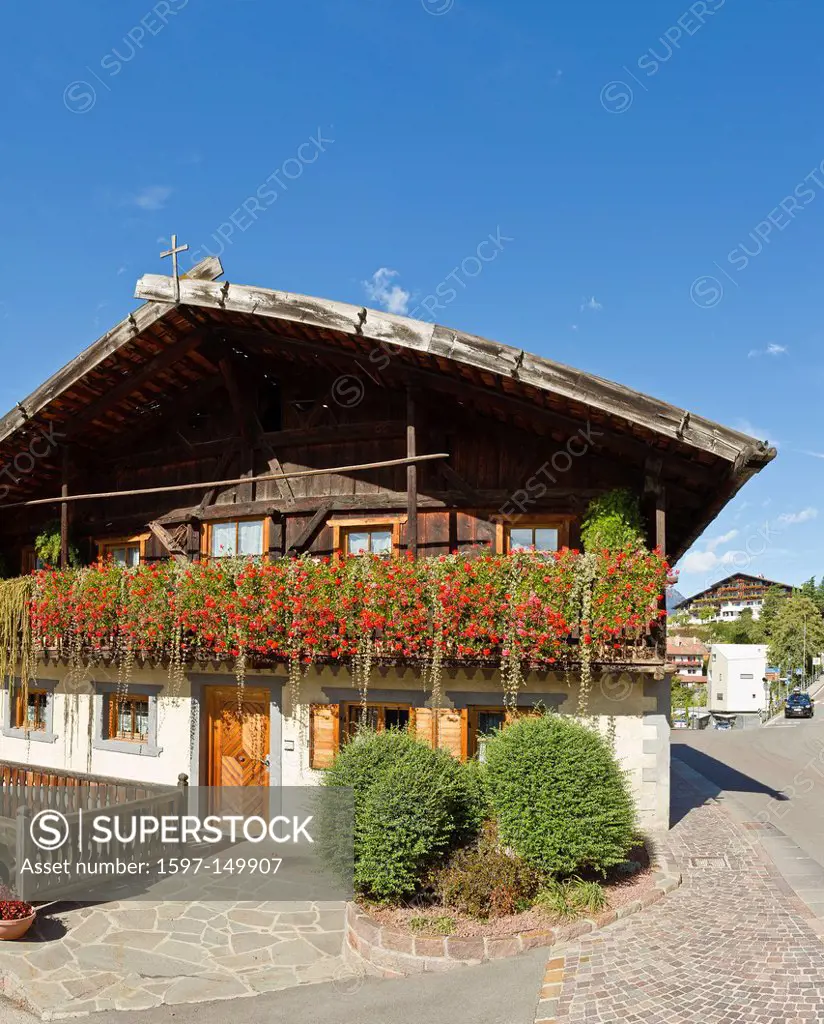 Italy, Europe, Alto Adige, Südtirol, Schena, Schenna, Historical, centre, house, flowers, autumn, mountains, hills,