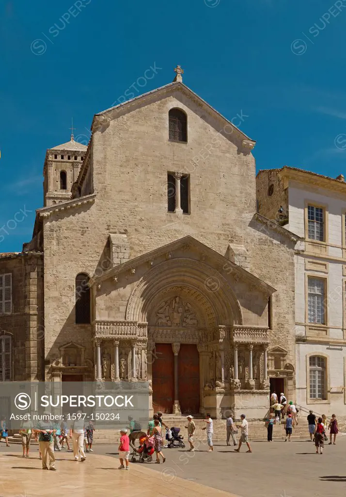 France, Europe, Bouches_du_Rhone, Arles, Church, Saint Trophime, church, monastery, summer, people,