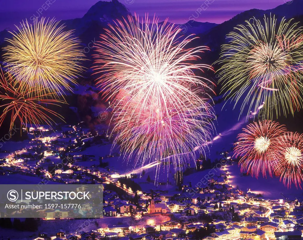 Austria, Europe, Tyrol, Kirchberg, Kirchberg with Kitzbühel, New Year´s Eve, night, firework, rockets, tourism, travel, celebrate, party,
