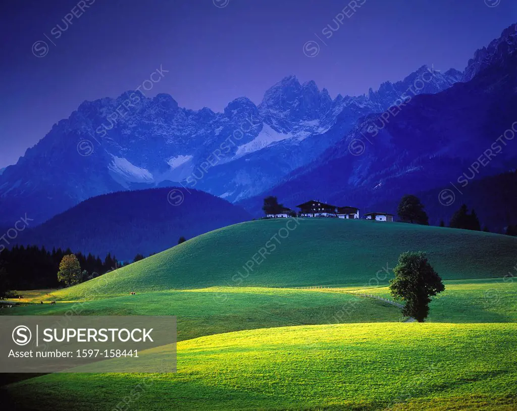 Austria, Europe, Tyrol, Kitzbühel, farm, Wilder Kaiser, mountains, Elmauer Halt, Kaiser mountains, meadows, scenery, evening light, mood, autumn, autu...