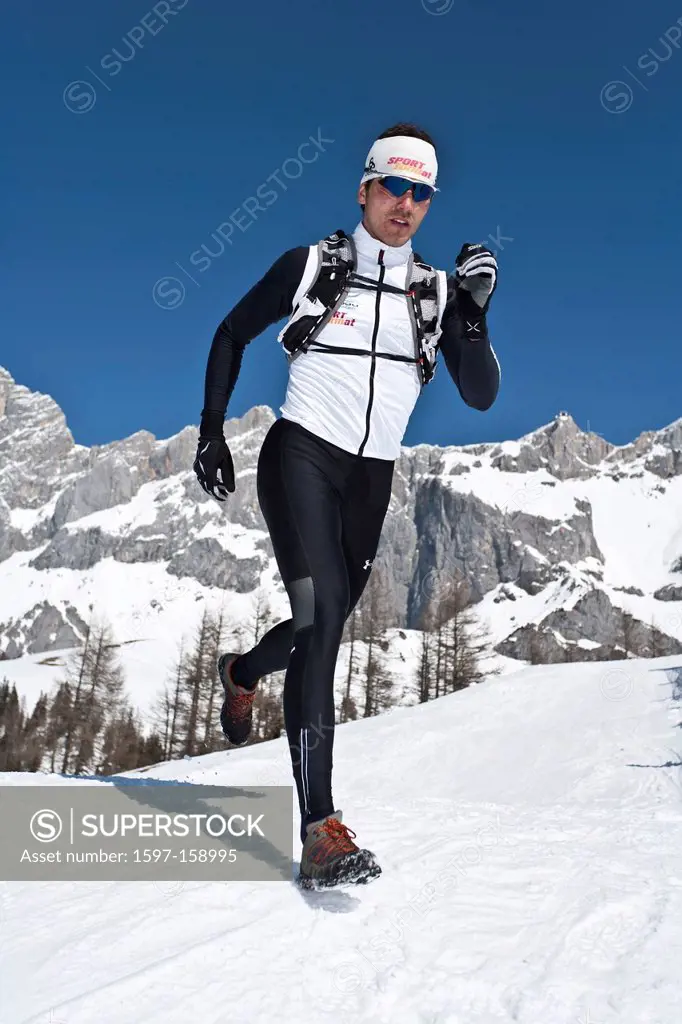 Winter, running, running, jogging, man, sport, snow, Dachstein, Ramsau, Styria, Austria,