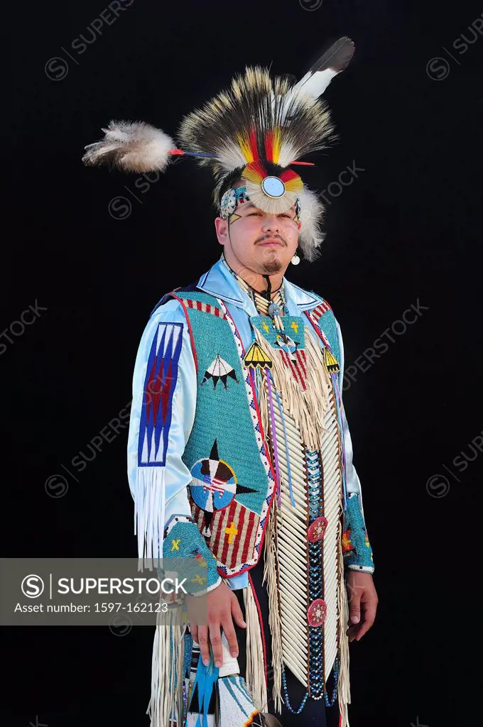 Stephen Yellowhawk, Lakota, Sioux, South Dakota, USA, United States, America, North America, native indian, indian, costume, feathers,