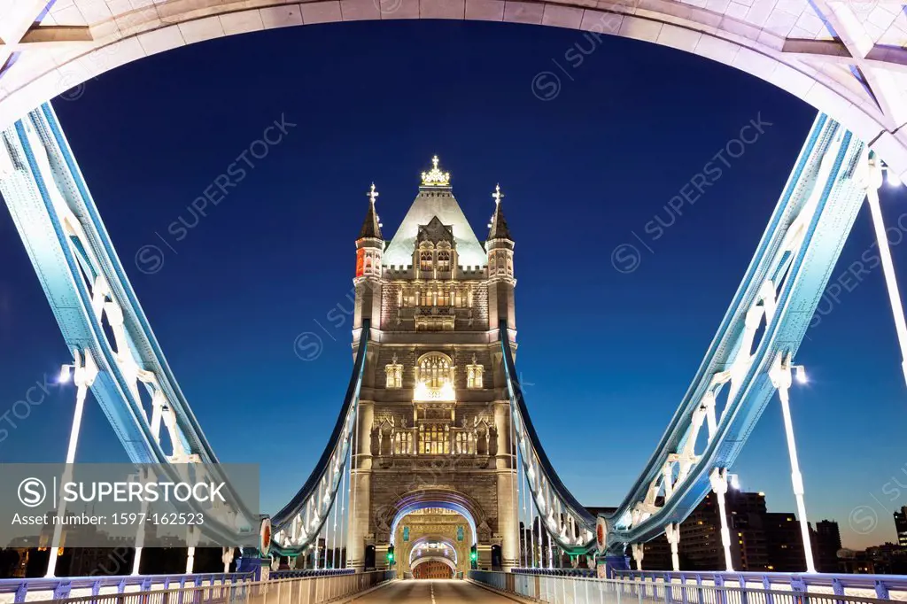 UK, United Kingdom, Great Britain, Britain, England, Europe, London, Southwark, Tower Bridge, bridge, River, Thames, Night View, Illumination, Road, R...