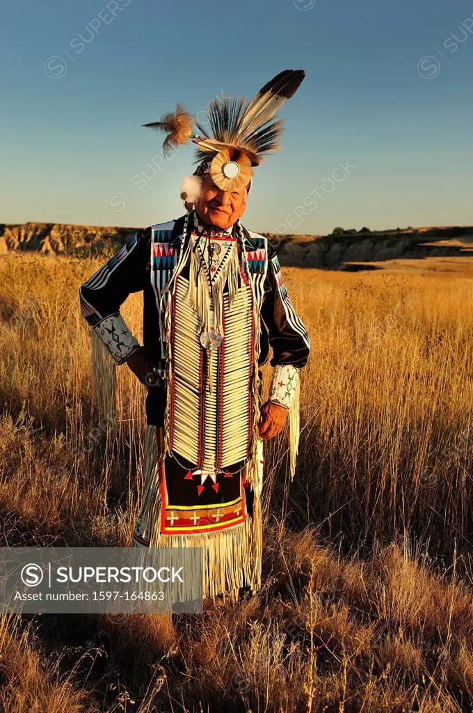 Jerry Yellowhawk, Lakota, Sioux, South Dakota, USA, United States, America, North America, native indian, indian, costume, feathers, ,