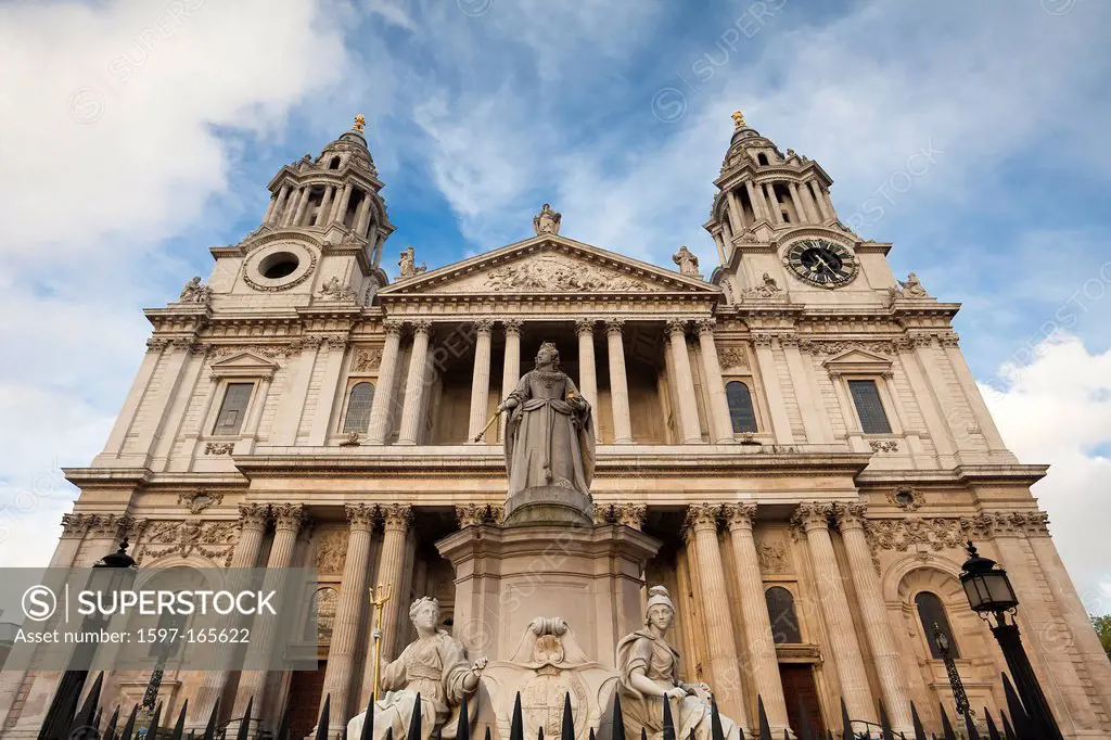 UK, Great Britain, Europe, travel, holiday, England, London, City, St. Paul, Cathedral, Queen Anne, Statue, Greco roman, monument, neoclassic,