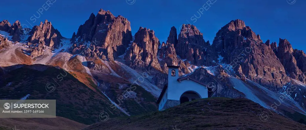 Austria, Europe, Tyrol, Tirol, Grinzens, Kalkkögel, chapel, mountains, Stubai Alps, Kemater alp, evening, evening light, sky, rest, silence, calmness,...