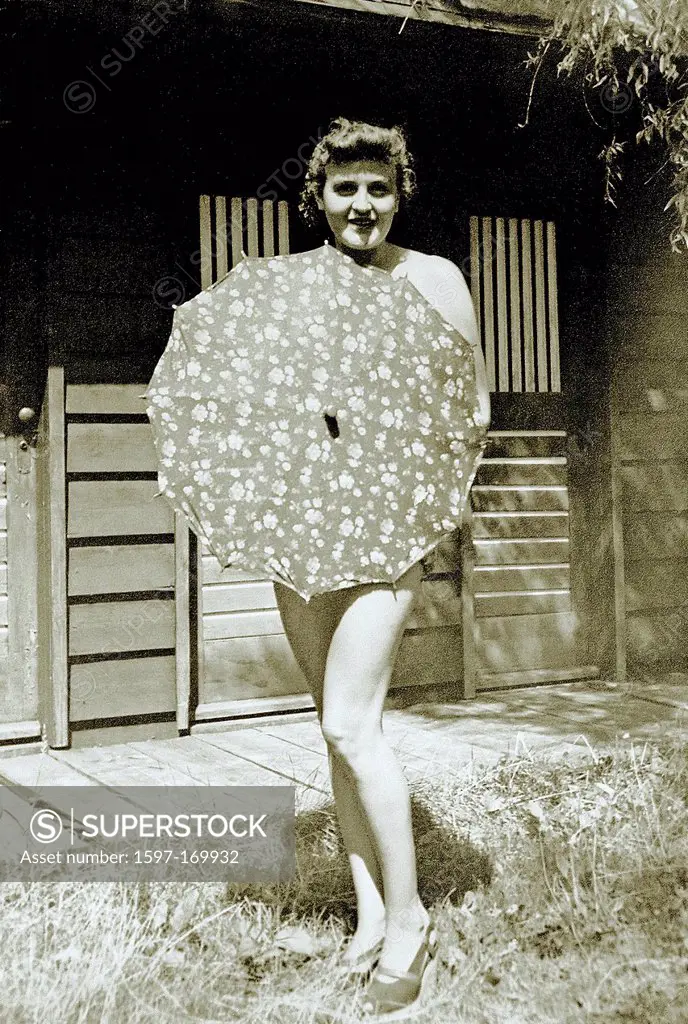 Eva Braun, Braun, posing, umbrella, sunbathing, nude, Adolf Hitler, mistress, wife, Berchtesgaden, Germany, 1940, World War II,