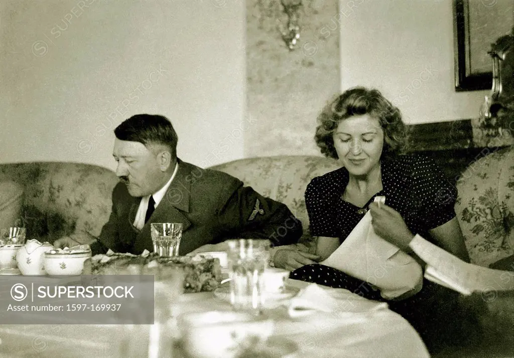 Eva Braun, Adolf Hitler, Braun, meal, Teehaus, Moslahnerkopf, Berchtesgaden, Germany, 1942, wife, mistress, Adolf Hitler, World War II,