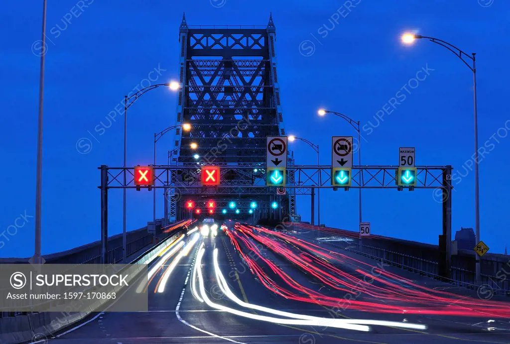 Bridge, Canada, Commuting, Montreal, Pont Jacques Cartiert, Quebec, Traffic, driving, green light, headlights, horizontal, lanes, lights, motion blur,...