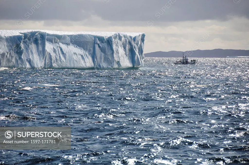 Tour boat, iceberg, choppy, sea, Iceberg Tour, Twillingate, Newfoundland, Canada, ice, floating,