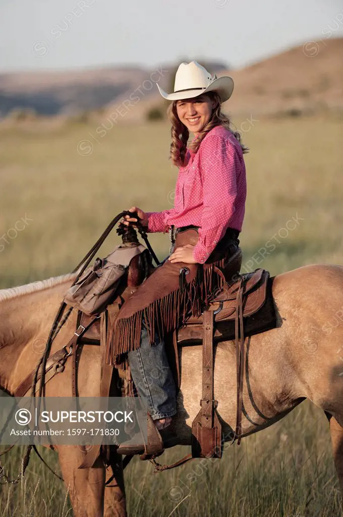 American West, Pacific Northwest, Oregon, USA, United States, America, cowgirl, girl, woman, riding, horseback, sport, horse, ranch, hat