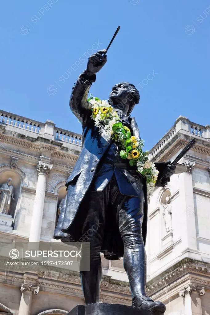 England, London, Piccadilly, Burlington House, The Royal Academy, Statue of Joshua Reynolds