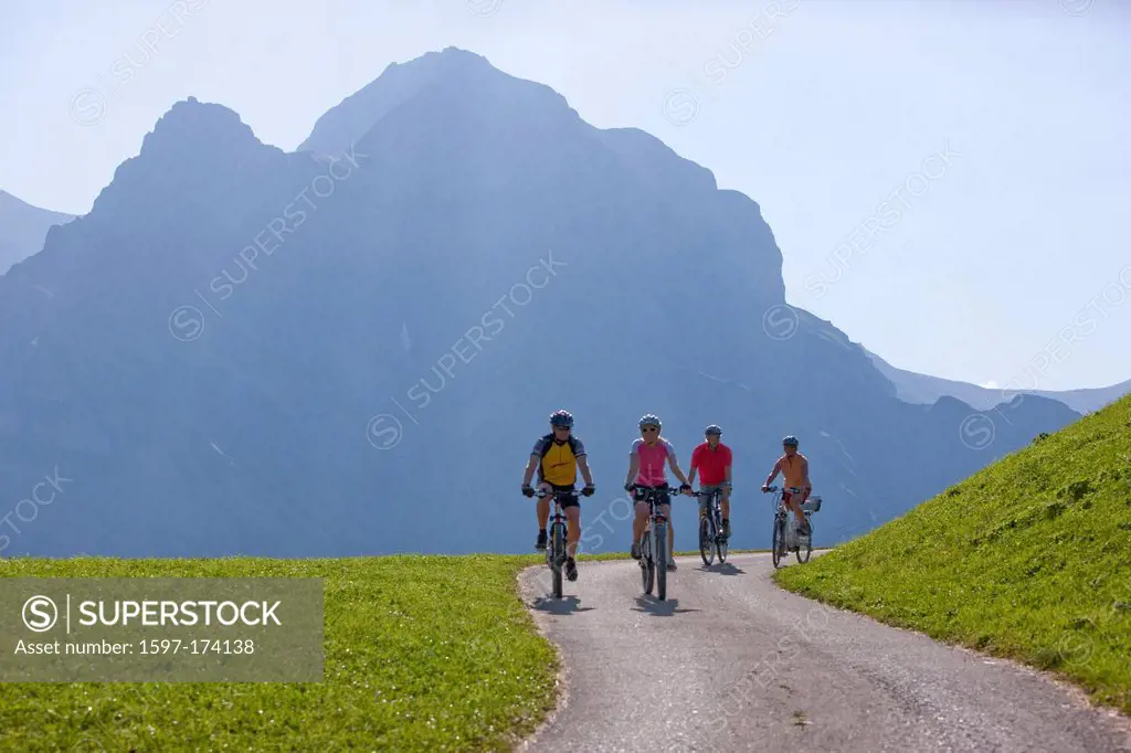 Biking, Adelboden, canton, Bern, Bernese Oberland, summer sport, bicycle, bicycles, bike, riding a bicycle, Switzerland, Europe, group, man, woman,