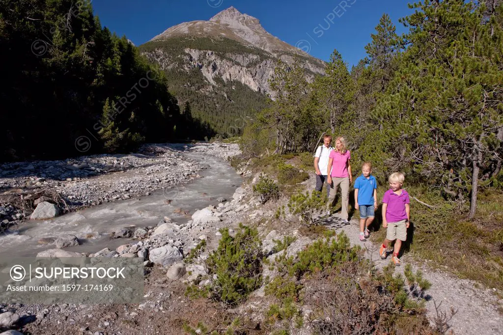 Family, walking, hiking, national park, Ofenpass, nature, Il Fuorn, wood, forest, canton, GR, Graubünden, Grisons, family, footpath, walking, hiking, ...