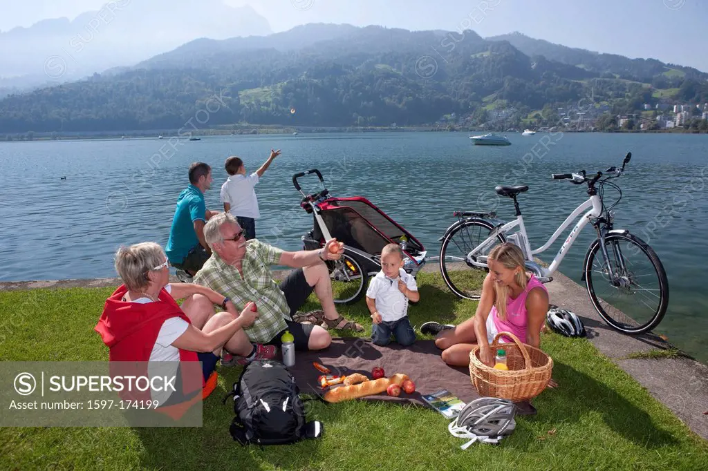 Family, electric bicycles, Flyer, eBike, Pilatus, bicycle, bicycles, bike, riding a bicycle, lake, lakes, canton, LU, Lucerne, Luzern, Vierwaldstätter...