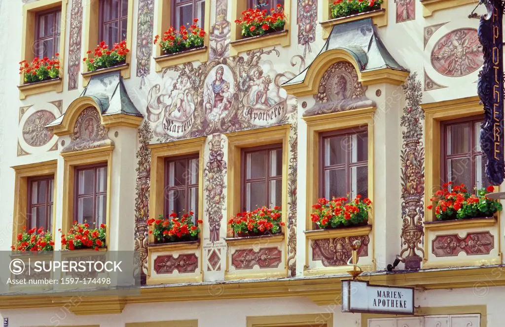 Germany, Europe, Bavaria, Upper Bavaria, Chiemgau, Traunstein, town, city, place, space, town place, facade, floral decoration, geraniums, paints