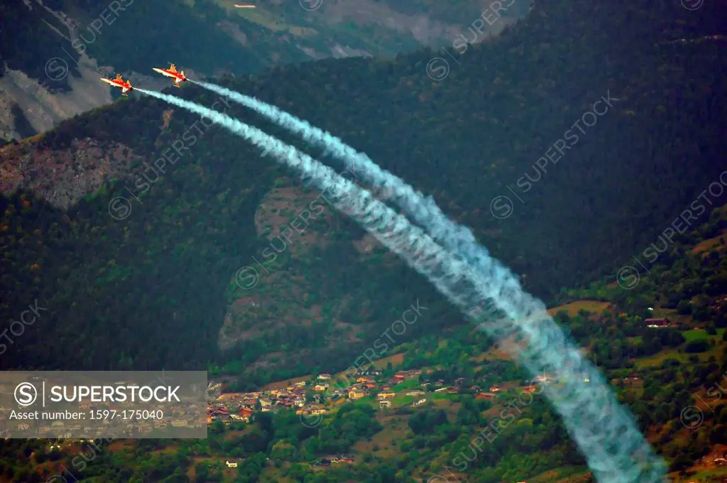 SION, SWITZERLAND, Swiss airforce team making an inverted bank at the Breitling Air show. September 17, 2011 in Sion, Switzerland