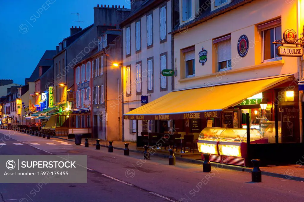 Camaret_sur_Mer, France, Europe, Brittany, department Finistère, peninsula, Crozon, fishing small town, houses, homes, dusk, twilight, lighting, illum...