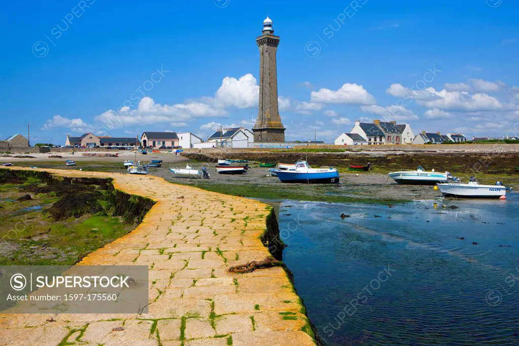 Phare d´Eckmühl, France, Europe, Brittany, department Finistère, lighthouse, boats, low, ebb, tide, harbour, port, mole, algae