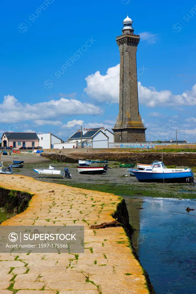 Phare d´Eckmühl, France, Europe, Brittany, department Finistère, lighthouse, boats, low, ebb, tide, harbour, port, mole