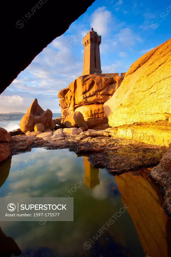 Ploumanach, France, Europe, Brittany, department Côte d´Armor, Côte de granite rose, granite rock, rock, cliff, coast, sea, lighthouse, evening light,...
