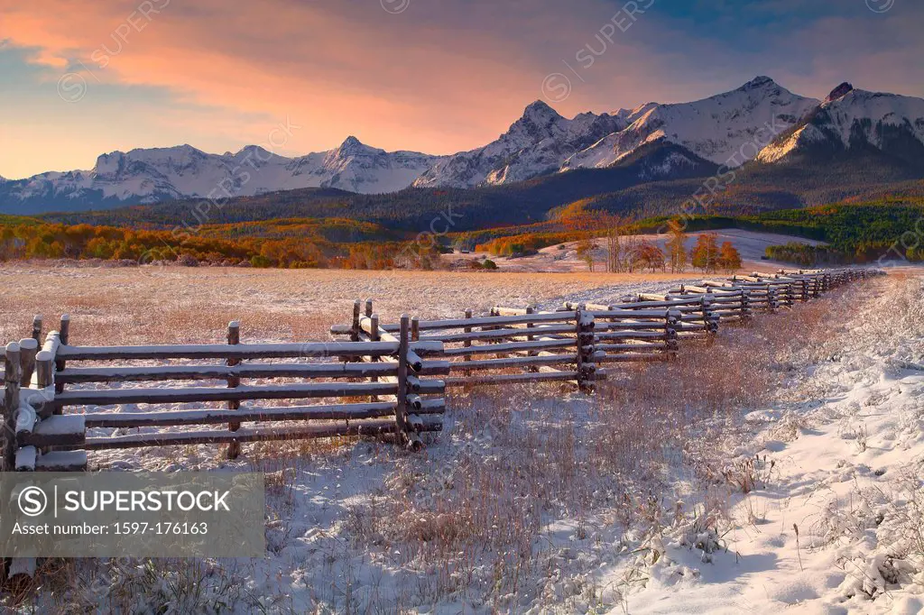 USA, United States, America, Colorado, fall, autumn, fall color, seasons, Aspens, mountains, mountain peaks, National Forest, Gunnison, fence