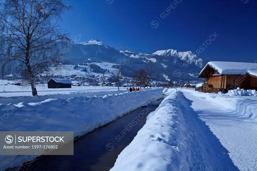 Austria, Europe, Tyrol, Ausserfern, Lermoos, washbasin, Lussbach, bank way, winter, brook, water, snow, winter, mountains, Grubigstein, place, skiing ...